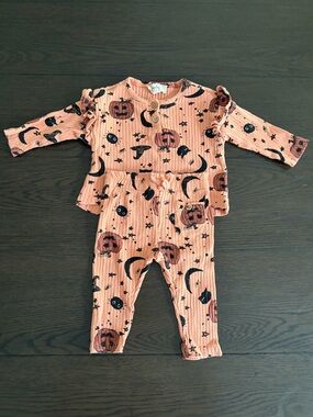 Jessica Simpson Halloween Print Ribbed Baby Two-Piece Set